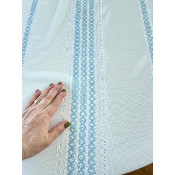 Vintage 80s mesh curtain, white, powder blue vertical stripes, open weave, for 1 - Picture 7 of 9